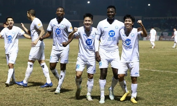Nam Định lỡ cơ hội soán ngôi đầu của Thanh Hóa