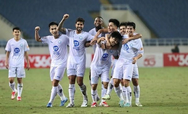 Nam Định thăng hoa ở V-League sau cú sốc Cúp C2 châu Á