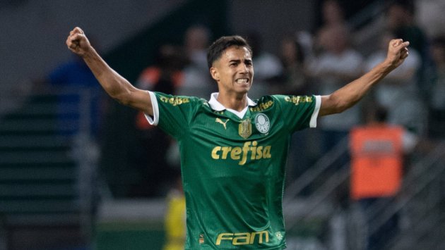 NÓNG! Man City đạt thỏa thuận cá nhân với thần đồng Vitor Reis