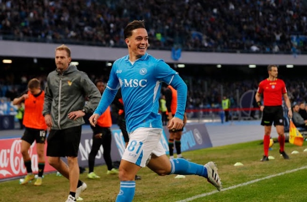 Napoli giành chiến thắng cuối năm dù Lukaku hụt penalty