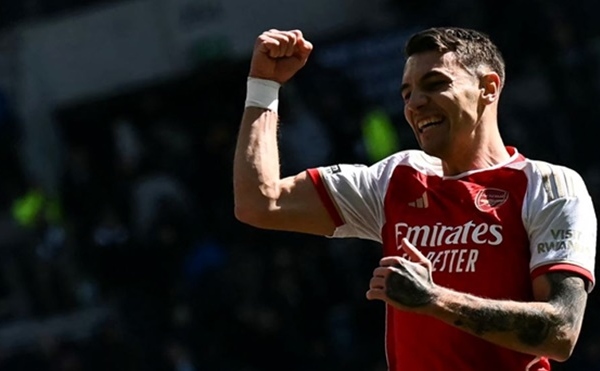 Napoli mở đàm phán với hậu vệ Arsenal
