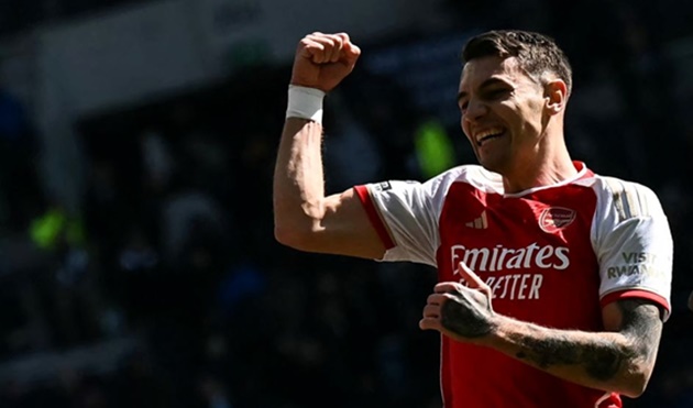 Napoli mở đàm phán với hậu vệ Arsenal