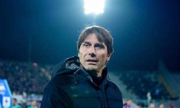 Napoli thắng đậm, Conte bất ngờ bỏ họp báo