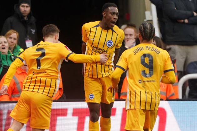 Newcastle 1-2 Brighton: Drama bùng nổ; Giá trị của Welbeck