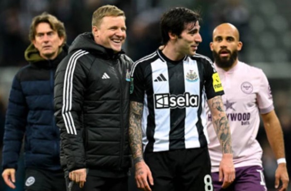 Newcastle 3-1 Brentford: Eddie Howe khen tấm tắc Tonali; Thomas Frank nổi giận với học trò