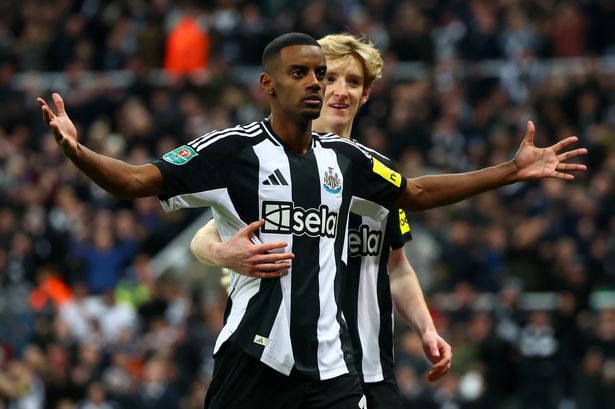 Newcastle thay đổi kế hoạch với Isak
