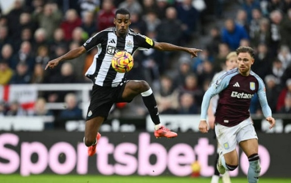 Newcastle vươn lên thứ 5 sau màn hủy diệt Aston Villa