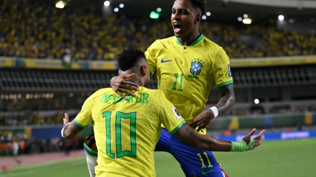 Neymar hết lời ca ngợi sao Real: 'Cậu ta đá bóng như trò đùa vậy'