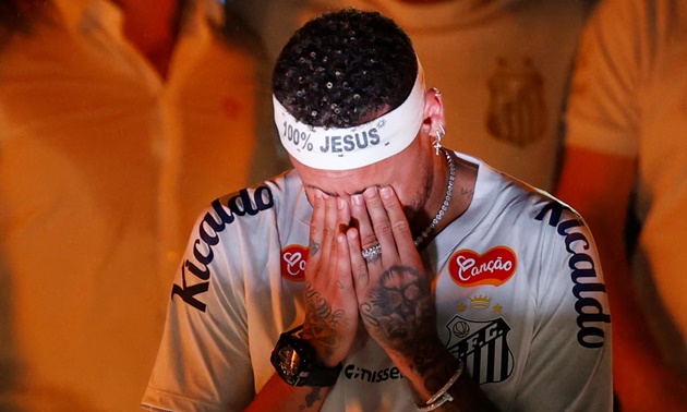 Neymar trở về nhà sau thảm họa trị giá 322 triệu bảng ở Ả Rập