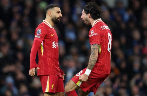 'Ngả mũ' với Salah, Gary Neville gọi tên tân vương Ngoại hạng Anh
