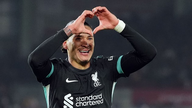 Ngoại hạng Anh 2024/25: Liverpool thể hiện sức mạnh chiều sâu; Arsenal lún sâu vũng lẫy