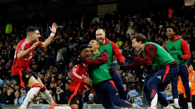 Ngược dòng ngoạn mục, Man Utd nhấn chìm Man City trong 2 phút