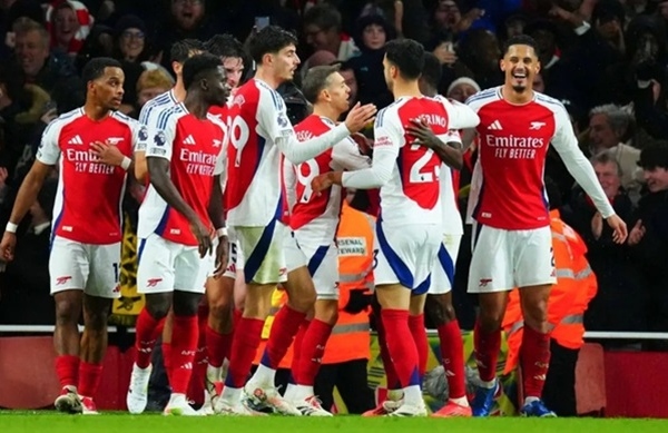 Người cũ khuyên Arsenal buông Champions League, chỉ tập trung vào Premier League