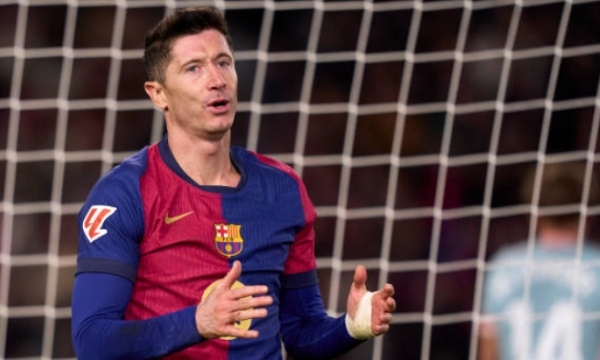 Người hâm mộ Barcelona yêu cầu loại Robert Lewandowski