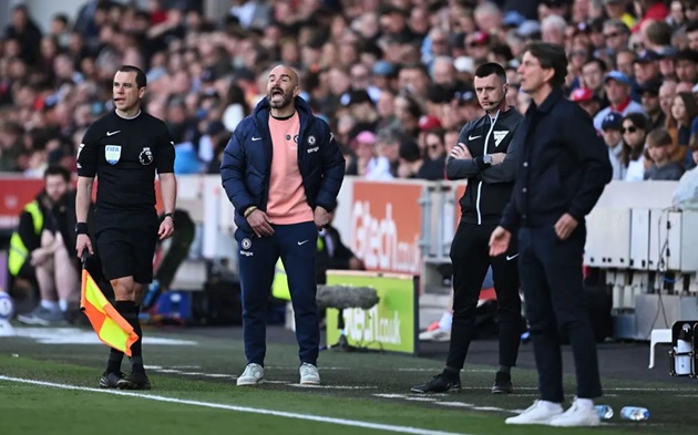 Người hâm mộ Chelsea Boo Maresca sau trận hòa Brentford