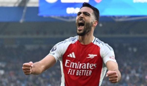 Người hùng Arsenal: "Đây là lần đầu tiên trong sự nghiệp của tôi chơi ở vị trí này"