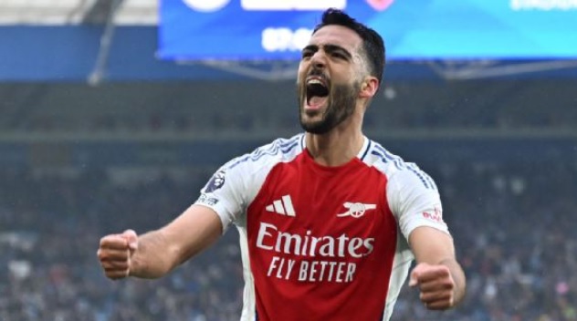 Người hùng Arsenal: "Đây là lần đầu tiên trong sự nghiệp của tôi chơi ở vị trí này"