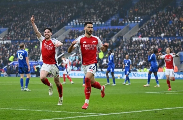 Người hùng bất đắc dĩ: Arsenal có 'số 9' mới tới cuối mùa