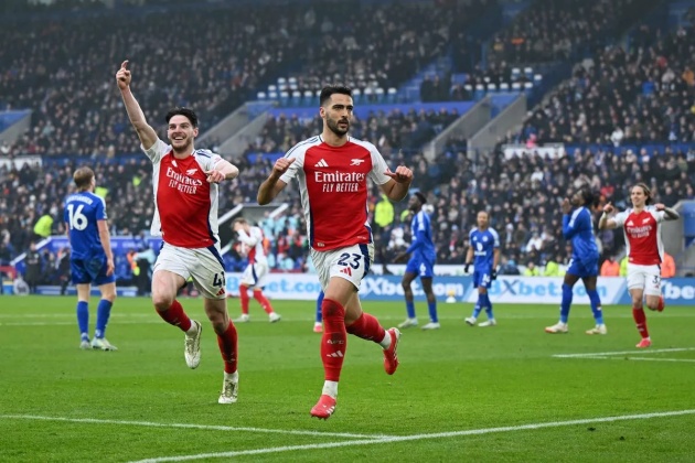 Người hùng bất đắc dĩ: Arsenal có 'số 9' mới tới cuối mùa