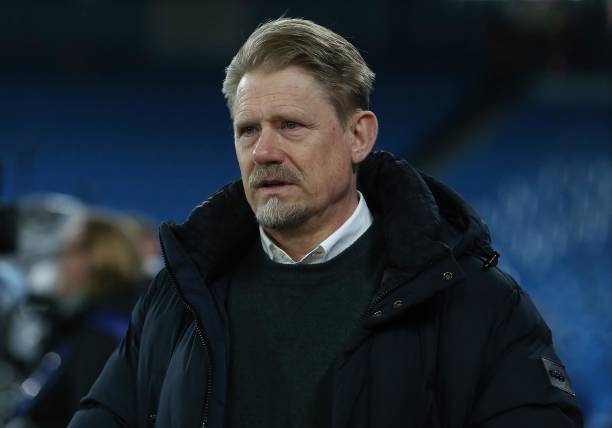 "Người hùng" của Arsenal gây choáng cho Peter Schmeichel