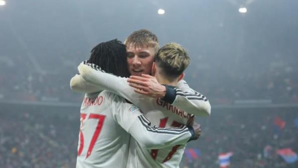 Người thắng kẻ thua sau trận FCSB 0-2 MU