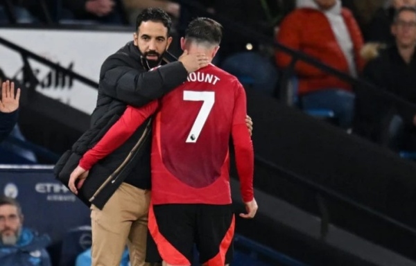 Người thắng kẻ thua sau trận Man City 1-2 Man United
