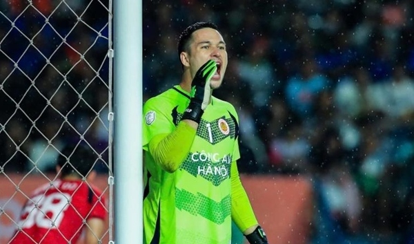 Nguyễn Filip nhắn nhủ người hâm mộ trước thềm derby Thủ đô