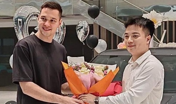 Nguyễn Filip mua xế hộp