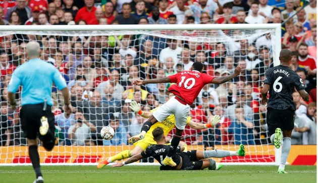 Nhìn Chelsea, Arsenal biết điều nên làm với Marcus Rashford