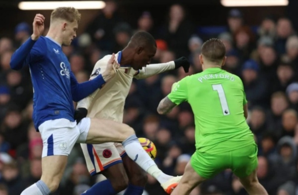 Nicolas Jackson 'mất tích' trước hàng thủ Everton ra sao?