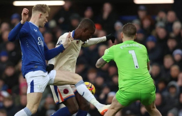 Nicolas Jackson 'mất tích' trước hàng thủ Everton ra sao?