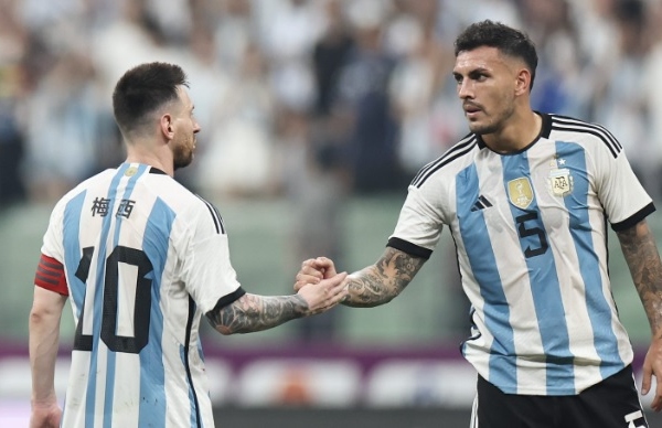 Nói xấu Barca, đồng đội bị Messi "hít le"