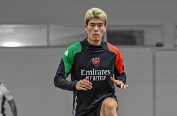 NÓNG! Arsenal nguy cơ mất Tomiyasu trong dài hạn