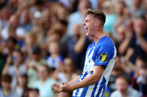 NÓNG! Brighton "quay xe" với Evan Ferguson