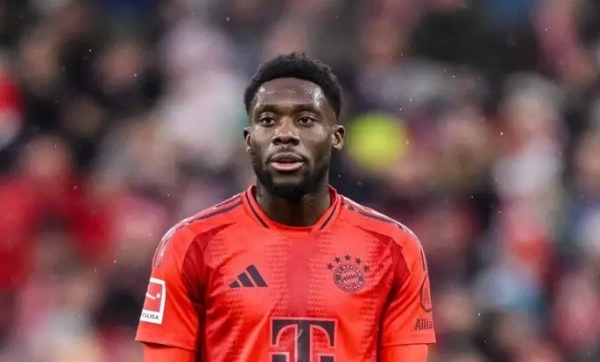 NÓNG! Davies tung động thái giữa đồn đoán gia hạn với Bayern