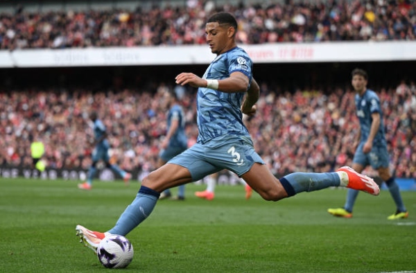 NÓNG! Jose Mourinho chiêu mộ trung vệ từ Aston Villa