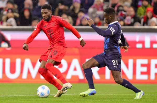 NÓNG: Liverpool vượt mặt MU thương vụ Alphonso Davies