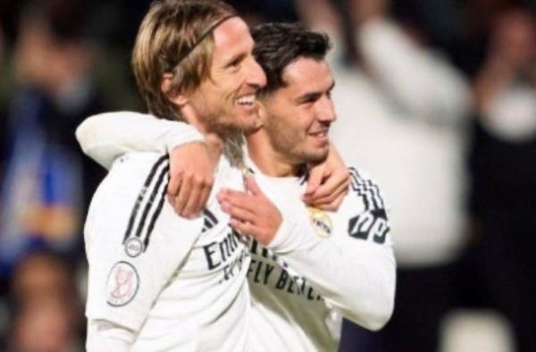 NÓNG! Modric cân nhắc gia hạn hợp đồng với Real Madrid
