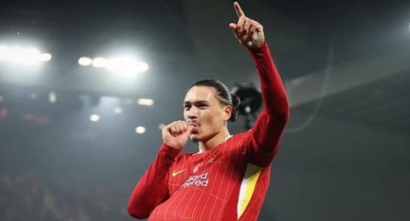 NÓNG! Nunez trên đường rời Liverpool