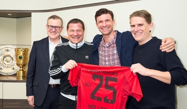 Nóng! Quyết định của Thomas Mueller