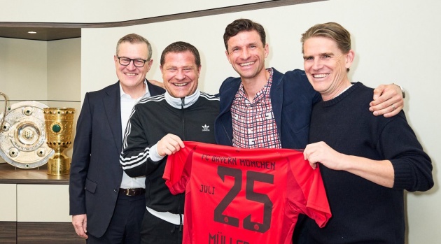 Nóng! Quyết định của Thomas Mueller