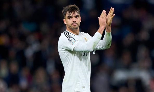 NÓNG! Real Madrid sắp "trói chân" thành công sao trẻ