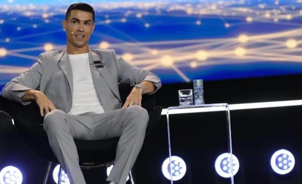 NÓNG: Ronaldo muốn thành chủ sở hữu MU, giải quyết vấn đề cho Amorim
