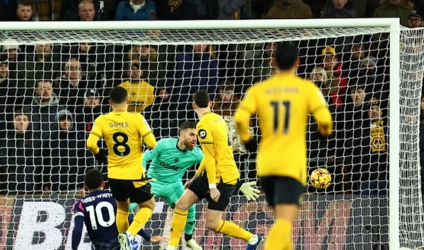 Nottingham Forest đánh bại Wolves 3-0, nối dài chuỗi thắng lịch sử