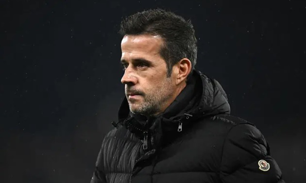 Nunez và HLV Marco Silva “đụng độ” bên ngoài đường biên