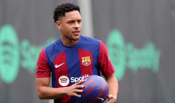 Ở đây chúng tôi đi! Vitor Roque tách Barcelona và ký hợp đồng 5 năm với Palmeiras