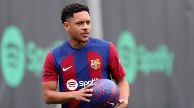 Ở đây chúng tôi đi! Vitor Roque tách Barcelona và ký hợp đồng 5 năm với Palmeiras