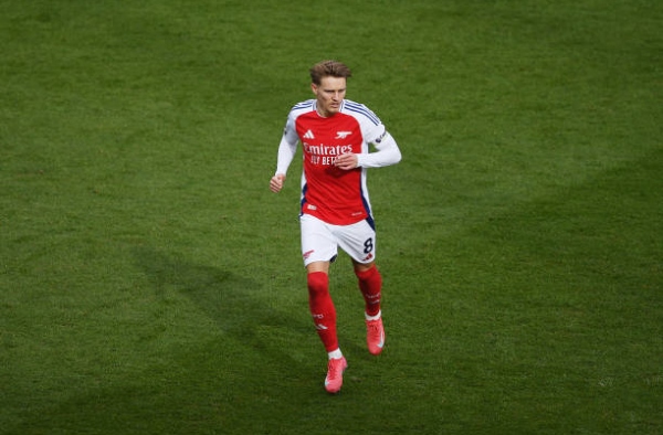 Odegaard chính thức vào lịch sử Arsenal