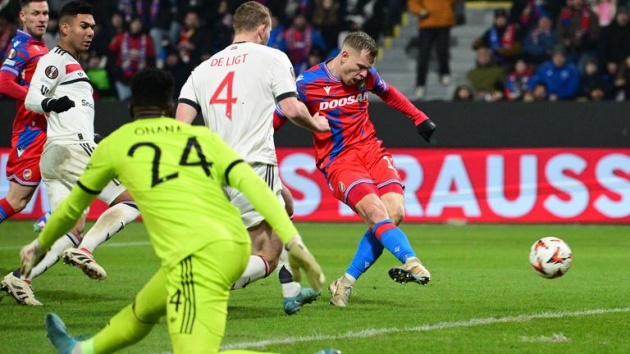 Onana mắc lỗi, De Ligt bất ngờ bị chỉ trích