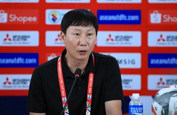 Ông Kim Sang-sik chê cầu thủ Việt Nam